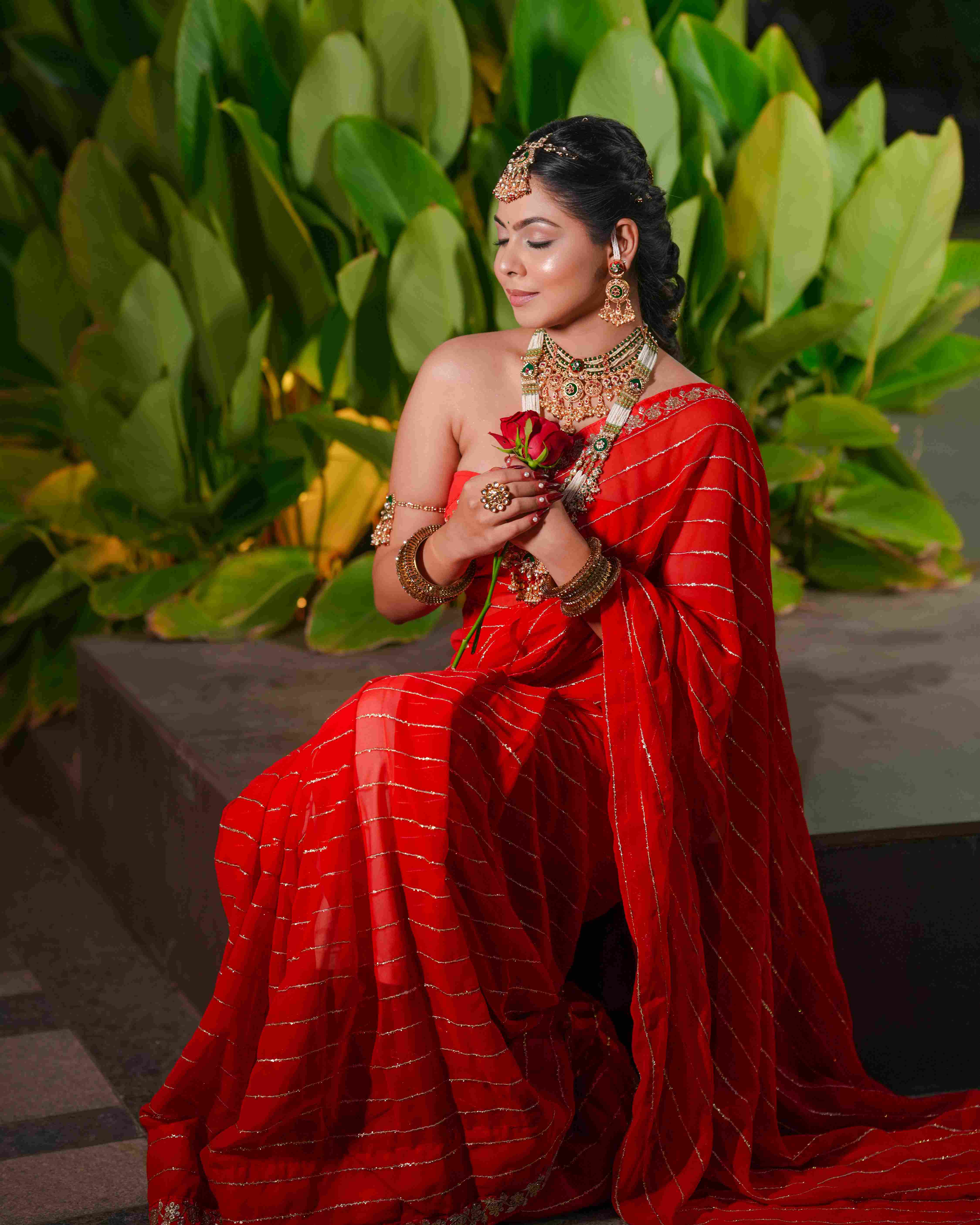 Airbrush bridal look in golden tones